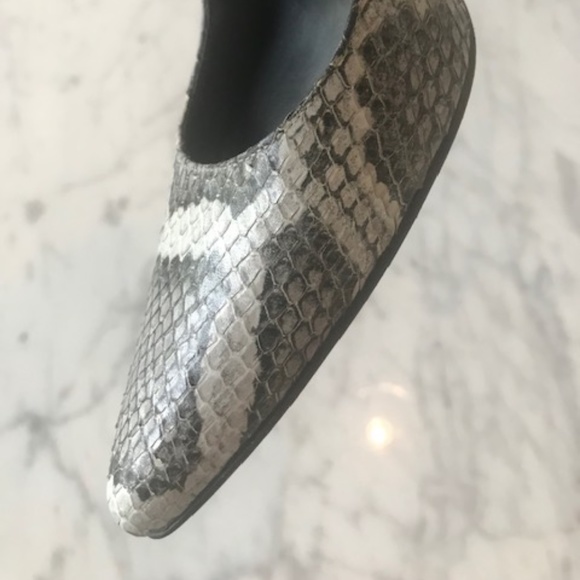 Stuart Weitzman - Picture 16 of 16